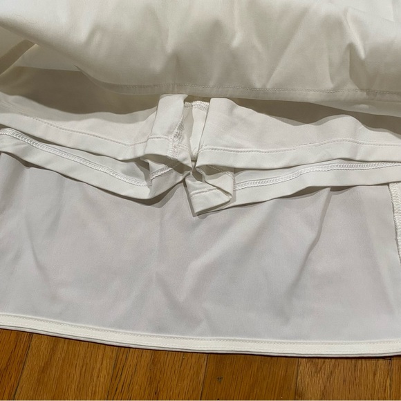 The North Face Women’s White Classic Skort - Picture 3 of 6